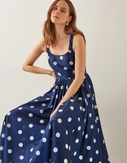 Margaspalvė laisvė mieste ir šventėje: kodėl verta rinktis Monsoon Lietuva, Monsoon dresses party ir Monsoon flat sandals